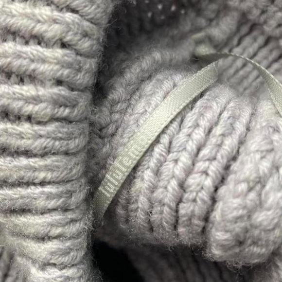 LULULEMON “YIN TO YOU” SWEATER - Picture 5 of 7